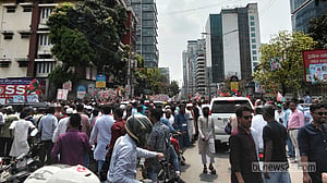খালেদা জিয়া দেশে: সড়কে নেতাকর্মীর ঢল, বনানী-গুলশান সড়ক বন্ধ