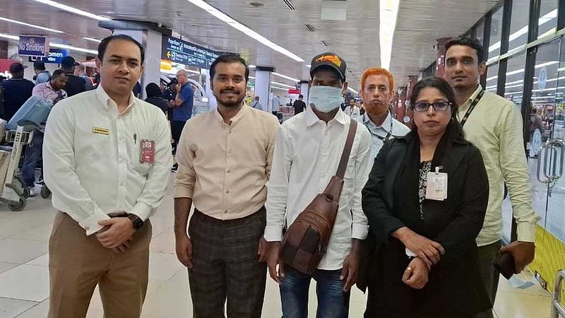 রাশিয়ায় চিকিৎসা শেষে ফিরেছেন আন্দোলনে আহত খোকন