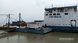 ৫ মাস পর চিলমারী-রৌমারী নৌপথে ফেরি চলাচল শুরু
