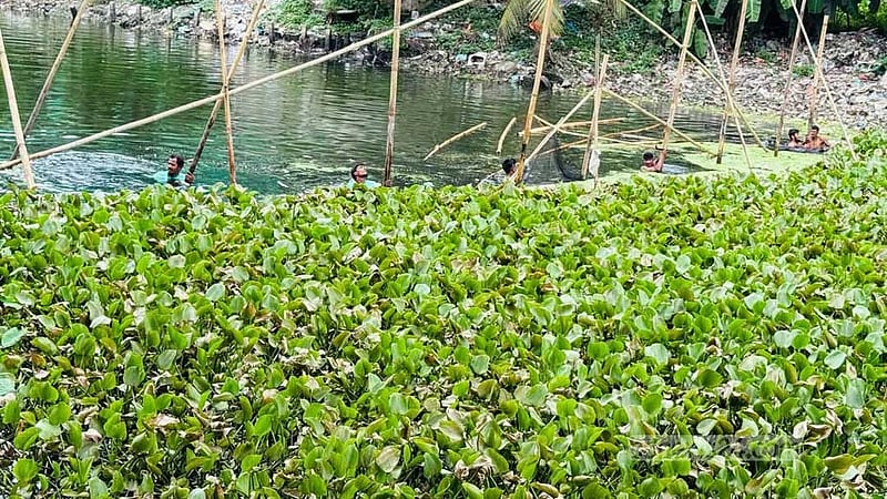 জলাবদ্ধতা নিরসনে লক্ষ্মীপুরে ডাকাতিয়া নদীর ৪ বাঁধ অপসারণ