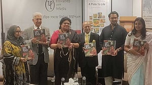 প্রকাশ হল 'লাইফ অন এ প্লেট'