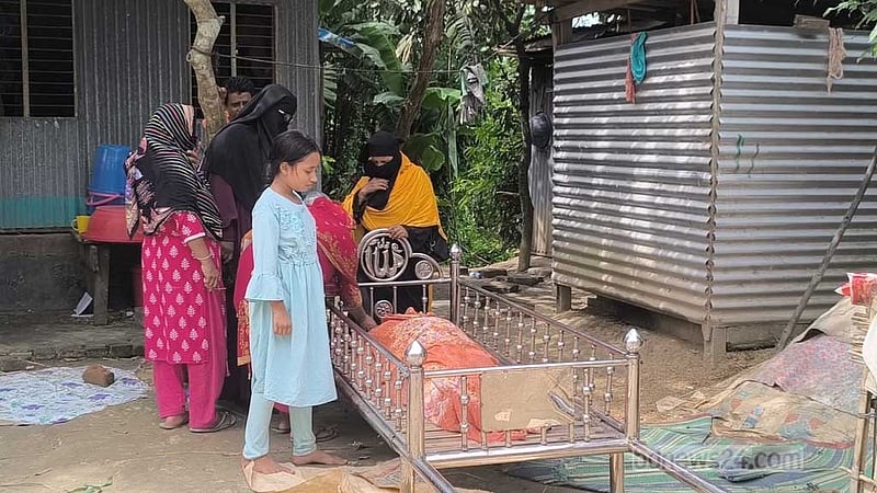 পারিবারিক কলহ: স্ত্রীকে হত্যা করে পালাল স্বামী