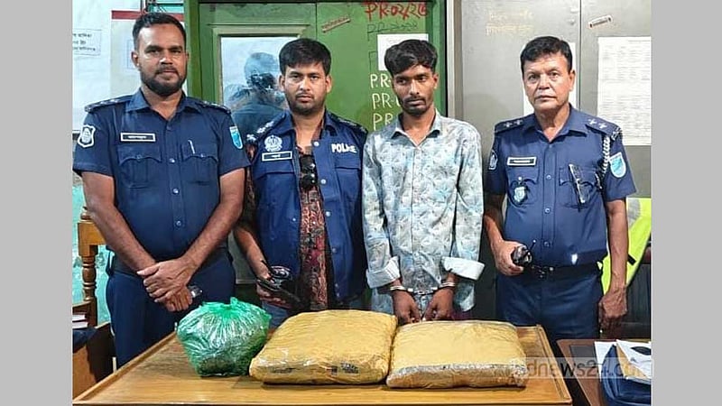 মানিকগঞ্জে গাঁজাসহ যুবক গ্রেপ্তার