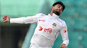 রেকর্ডের ভেলায় মাস সেরার লড়াইয়ে মিরাজ