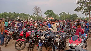 পুরনো মোটরসাইকেলের হাট