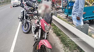 ঢাকা-মাওয়া এক্সপ্রেসওয়েতে বাইক দুর্ঘটনায় স্ত্রী নিহত, স্বামী আহত