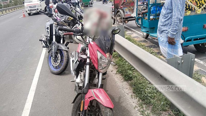 ঢাকা-মাওয়া এক্সপ্রেসওয়েতে বাইক দুর্ঘটনায় স্ত্রী নিহত, স্বামী আহত