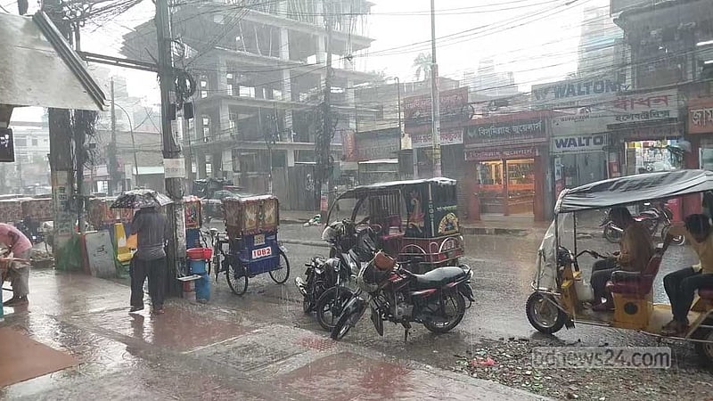 ময়মনসিংহে বৃষ্টিতে উত্তাপ কমে এল স্বস্তি