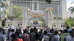 নগর ভবনের সামনে ইশরাক সমর্থকদের বিক্ষোভ, যানজটে নাকাল চলতি পথের যাত্রী