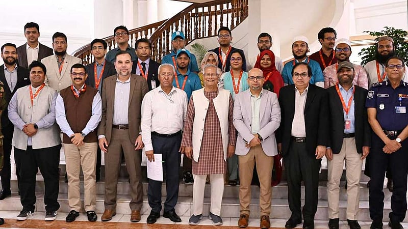 চালু হল ‘নাগরিক সেবা বাংলাদেশ’: জন্মের সঙ্গে সঙ্গে নাগরিক স্বীকৃতির ব্যবস্থা চান প্রধান উপদেষ্টা