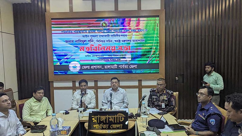 সীমান্তে বিভিন্ন গোষ্ঠীর তৎপরতায় হুমকি দেখছেন না স্বরাষ্ট্র সচিব