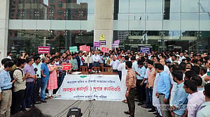 আরও পিছু হটল সরকার, এনবিআরকে বিলুপ্ত নয় ‘স্বতন্ত্র’ বিভাগের মর্যাদা