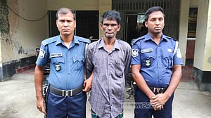 নেত্রকোণায় ২০০ ইয়াবাসহ মাদ্রাসা শিক্ষক গ্রেপ্তার