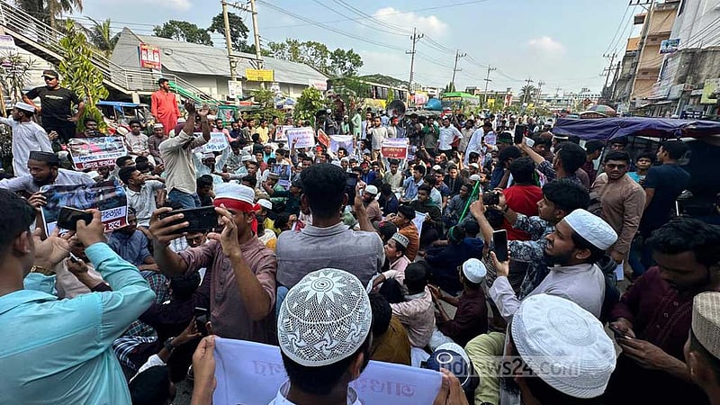 আওয়ামী লীগ নিষিদ্ধের দাবিতে নোয়াখালীতে বিক্ষোভ, অবস্থান