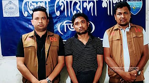 নোয়াখালীতে হত্যা মামলার আসামি ইয়াবাসহ গ্রেপ্তার