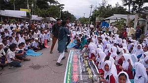 নোয়াখালীতে ছাত্রদল কর্মী হত্যায় জড়িতকে গ্রেপ্তার দাবিতে সড়ক অবরোধ