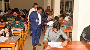 নোয়াখালী বিশ্ববিদ্যালয়ে ভর্তিচ্ছু শিক্ষার্থীদের সহায়তা দিল ছাত্রদল