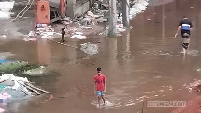 ভারি বৃষ্টিতে নোয়াখালী শহরে জলাবদ্ধতা, দুর্ভোগ