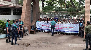 এক কর্মকর্তা অসুস্থ, বেতন আটকে পৌনে ৪ লাখ শিক্ষক-কর্মচারীর