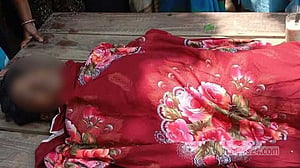 ক্ষেত থেকে বাড়ি ফিরছিল, পথে বজ্রপাতে মৃত্যু