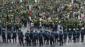 নার্সিং শিক্ষার্থীদের শাহবাগ অবরোধ