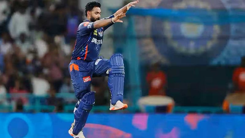 পান্তের বিধ্বংসী সেঞ্চুরি ও অদ্ভুত উদযাপন