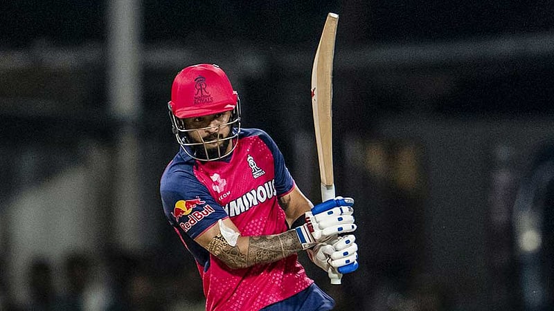 টানা ৬ ছক্কায় আইপিএলে অনন্য পারাগ