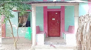 ‘পারিবারিক কলহ’: স্ত্রী ও শাশুড়িকে কুপিয়ে হত্যা