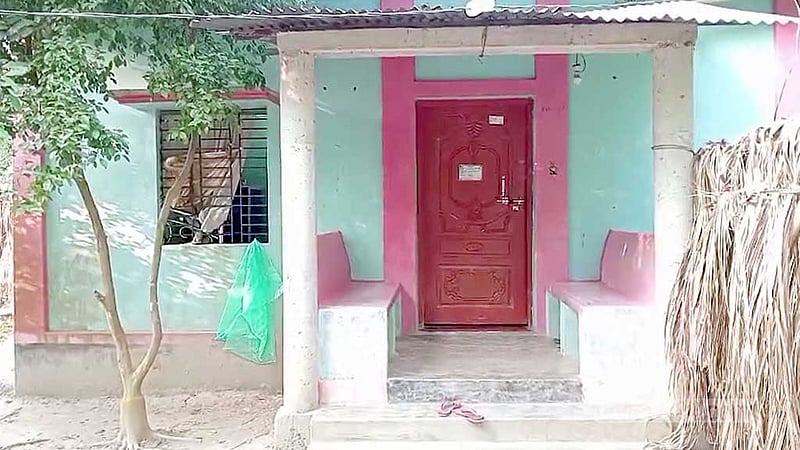 ‘পারিবারিক কলহ’: স্ত্রী ও শাশুড়িকে কুপিয়ে হত্যা