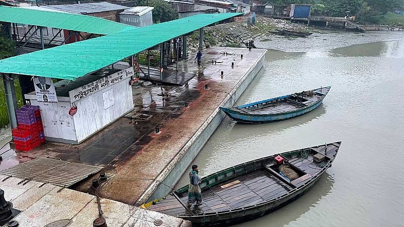 পটুয়াখালী নদী বন্দরের কর্মকর্তাকে ‘সর্বহারা’ পরিচয়ে হুমকি