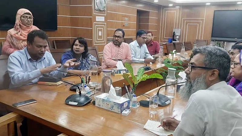 আশ্বাসে প্রাথমিকের শিক্ষকদের কর্মবিরতি স্থগিত