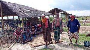 রাজবাড়ীর পদ্মার চরে বাড়িঘরে হামলা-লুটপাট-অগ্নিসংযোগের অভিযোগ