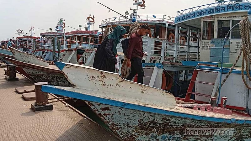 উত্তাল পদ্মা: দৌলতদিয়া-পাটুরিয়া লঞ্চ বন্ধ