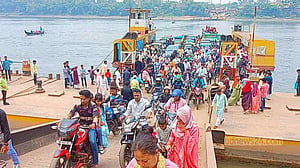 রাঙামাটির কর্ণফুলী নদীতে ৫ দিন বন্ধ থাকবে ফেরি চলাচল