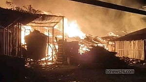 রাঙামাটিতে আগুনে পুড়ল ৩০ দোকান