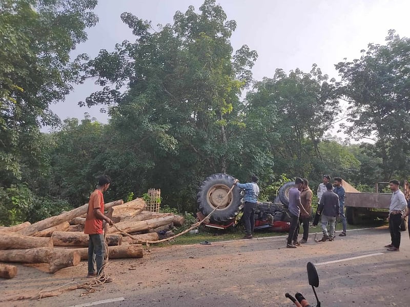 রাঙামাটিতে ট্রাক্টর উল্টে প্রাণ গেল তিন শ্রমিকের