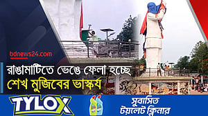 রাঙামাটিতে বঙ্গবন্ধুর ভাস্কর্যে হাতুড়ি-শাবল