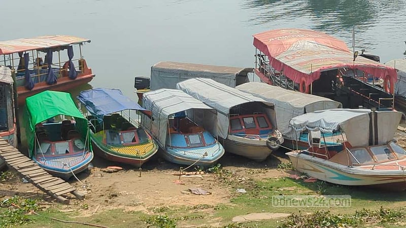 কাপ্তাই হ্রদে ৫ দিন ধরে বন্ধ যাত্রীবাহী স্পিড বোট চলাচল, ভোগান্তি