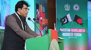 হঠাৎ ছুটিতে ঢাকায় পাকিস্তানের হাই কমিশনার