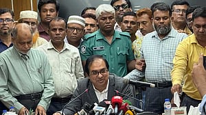 সরকারি কর্মচারীদের আন্দোলন একদিনের জন্য স্থগিত