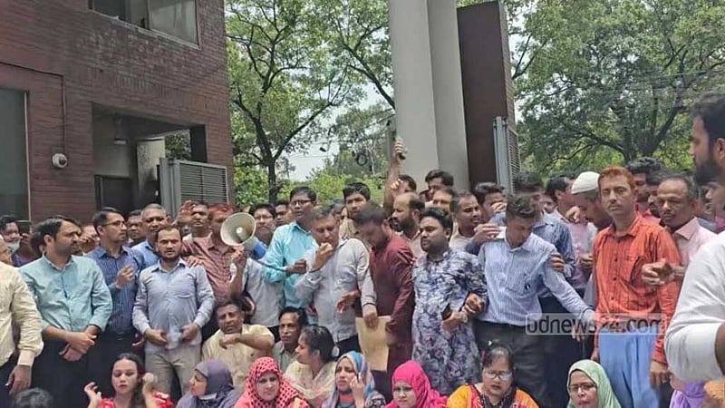 সরকারি চাকরিজীবীদের কণ্ঠরোধের অধ্যাদেশ