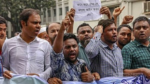 আলোচনা ছাড়াই ৮ মিনিটে পাস প্রথম দুই বিল