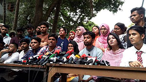 রোববারের মধ্যে অন্তর্বর্তী প্রশাসন চান ৭ কলেজের শিক্ষার্থীরা, মন্ত্রণালয় ঘেরাওয়ের হুঁশিয়ারি