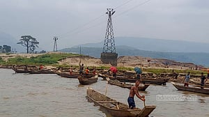 ভোলাগঞ্জে অবাধে বালু-পাথর উত্তোলন