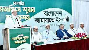 সেনাবাহিনীকে বিতর্কিত করা যাবে না: শফিকুর