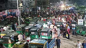 শিক্ষককে মারধর: শাহজালালের শিক্ষার্থীদের সড়ক অবরোধ