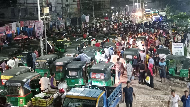শিক্ষককে মারধর: শাহজালালের শিক্ষার্থীদের সড়ক অবরোধ