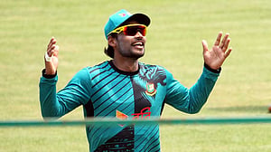 রান নেই ব্যাটে, ‘অভিজ্ঞতায়’ টিকলেন শান্ত