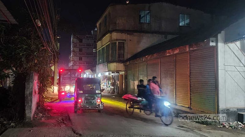রাতে জ্বলে না সড়কবাতি, নিরাপত্তা ঝুঁকিতে শরীয়তপুর পৌরবাসী