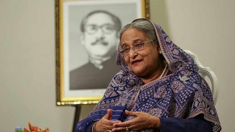 আদালত ‘অবমাননা’: হাসিনাকে হাজির হতে পত্রিকায় বিজ্ঞপ্তি দেওয়ার নির্দেশ